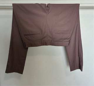 Traje rosa de tres piezas