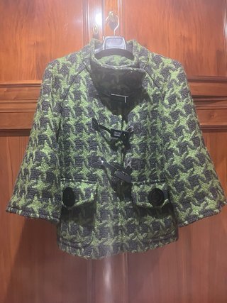 Chaquetón estampado verde y negro