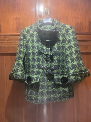 Chaquetón estampado verde y negro