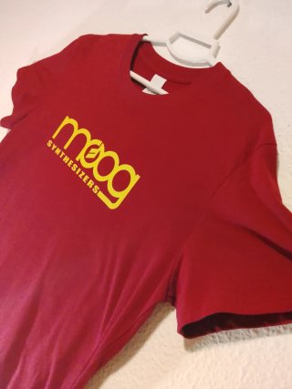 Camiseta Moog Talla M Roja burdeos.nueva