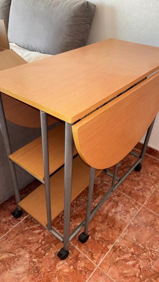 Mesa auxiliar, camarera y cajonera de madera