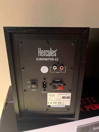 Altavoces DJ Hercules DJMonitor 42