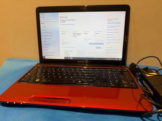 Portátil Toshiba Rojo