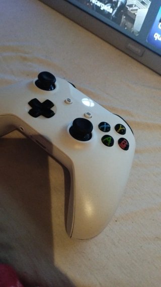 Xbox One S + Joystick 2 juegos  Formateada y lista