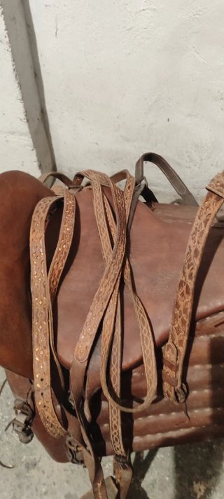 Silla de montar antigua de cuero