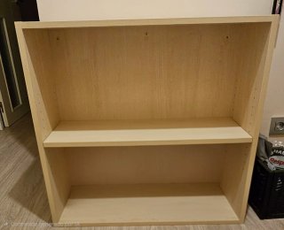 Estantería de madera beige