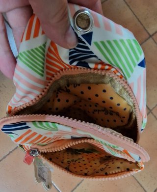 Bolso bandolera estampado geométrico
