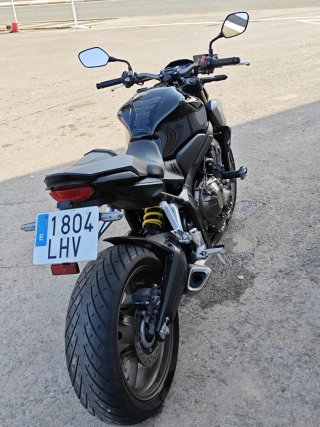 Honda CB 650r Negra y Dorada