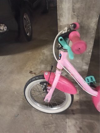 Bicicleta infantil rosa con unicornios