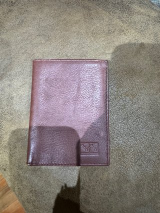 Cartera de piel marrón