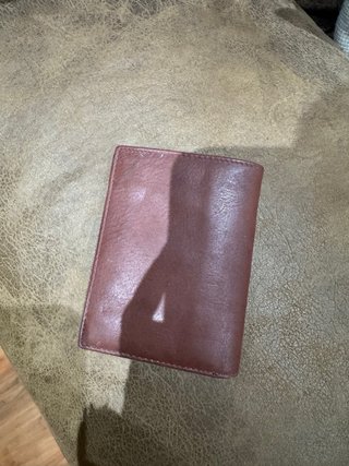 Cartera de piel marrón