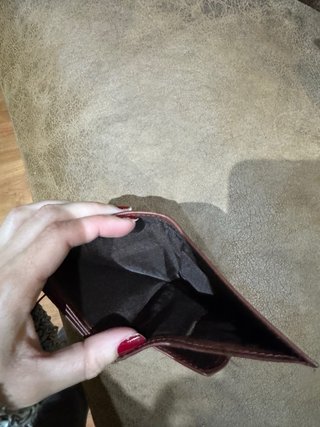 Cartera de piel marrón