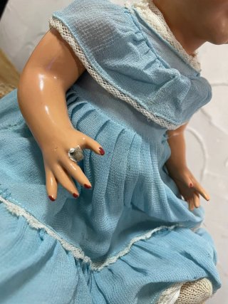 Muñeco antiguo de cartón piedra