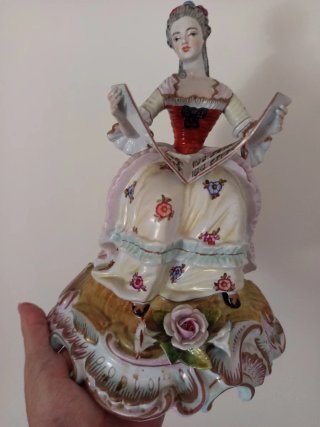 Figuras de porcelana José Mª Álvarez