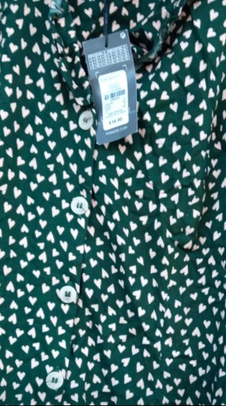Vestido verde con estampado de corazones