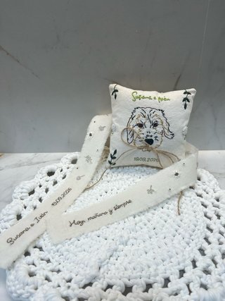 Cojín de Anillos Bordado Perro Susana e Piu