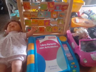 Lote de Juguetes: Coche Rosa y Muñeca