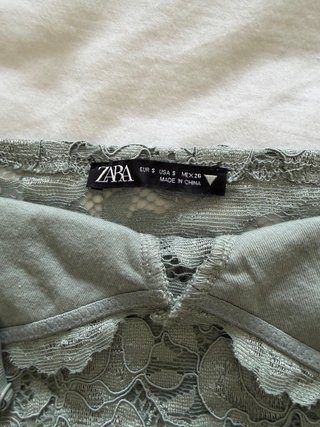 Top Zara encaje gris