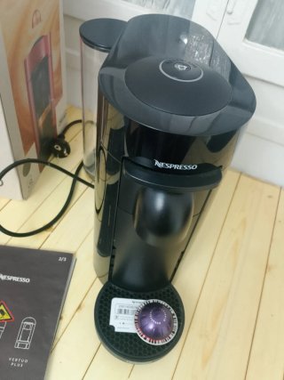 Cafetera Nespresso Vertuo Plus Negra