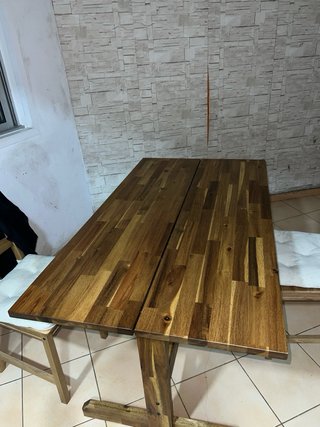 Conjunto de 3 cadeiras de madeira com almofadas