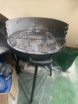 Barbacoa pequeña metal y plástico