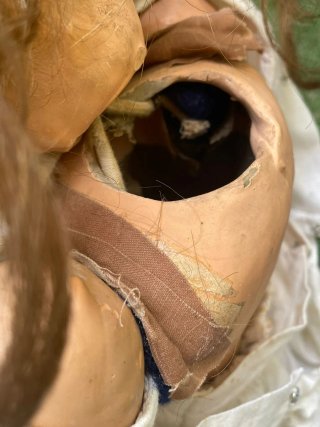 Preciosa muñeca antigua cartón piedra