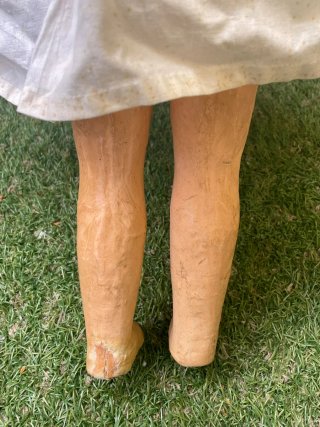Preciosa muñeca antigua cartón piedra
