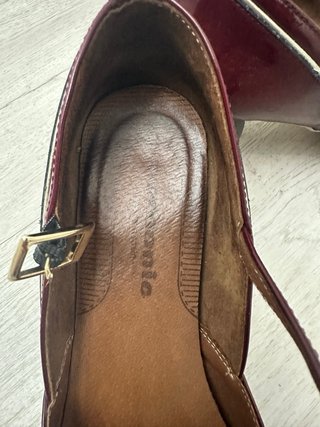 Zapatos Nemonic charol burdeos hebilla dorada T.39