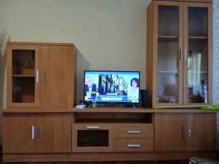 Mueble de salón madera y cristal