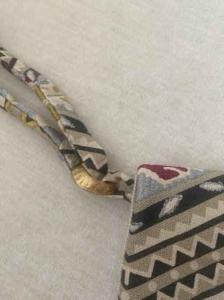 Bolso de mano con estampado geométrico