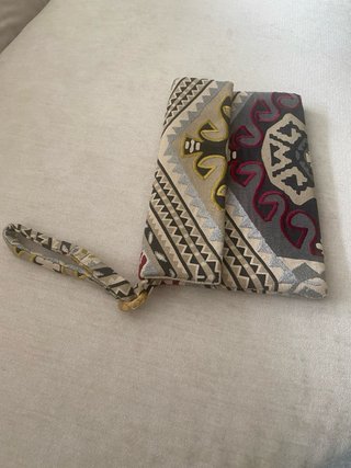 Bolso de mano con estampado geométrico