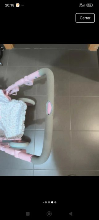 Silla de muñecas rosa