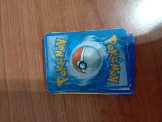 Taco de 20 cartas sorpresa Pokémon