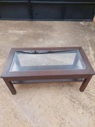 Mesa de centro abatible, de madera y cristal