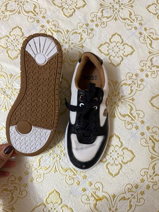 Zapatillas deportivas negras y blancas