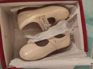 Zapatos Landos  Napalak blanco charol. Talla 22