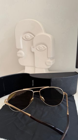 Gafas de sol Prada aviador doradas