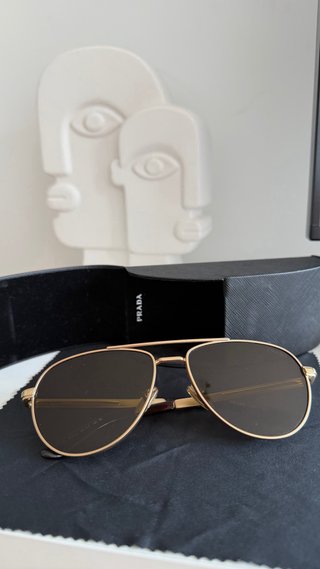 Gafas de sol Prada aviador doradas