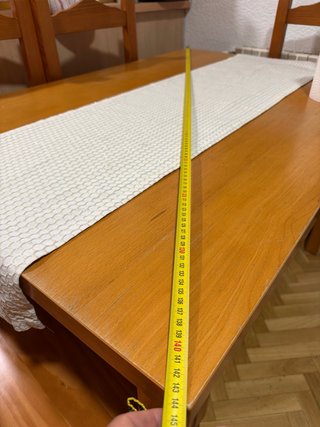 Mesa de madera con 4 sillas