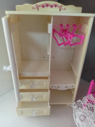 Dormitorio Muñecas: cama, armario y tocador