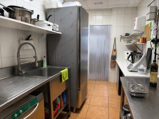 Traspaso Cafetería equipada bien ubicada