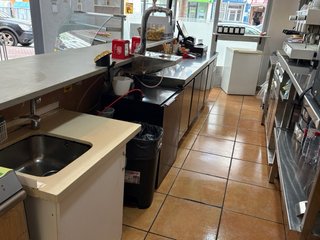 Traspaso Cafetería equipada bien ubicada