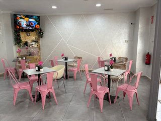 Traspaso Cafetería equipada bien ubicada