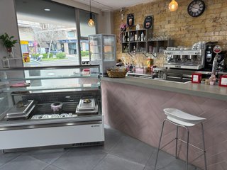 Traspaso Cafetería equipada bien ubicada