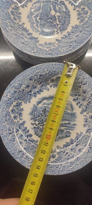 Platillos de porcelana azul y blanco