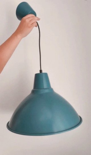 Lámpara azul metálica