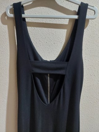 Vestido Bershka negro tirantes midi cremallera