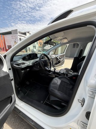 Peugeot 2008 - 2015, Gasoline, manual, 1.2L, 130CV