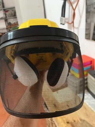 Casco seguridad amarillo con pantalla y orejeras