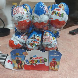 Caja Kinder Sorpresa DC Playmobil